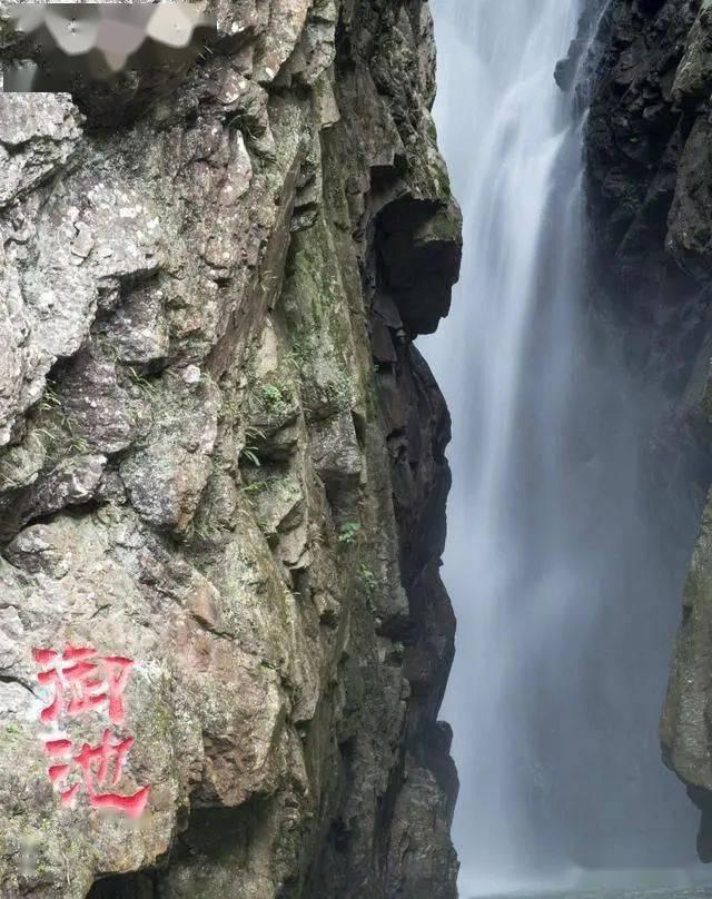 逃离黑与白的房间