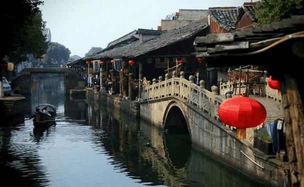 我们中国人在批评美国小孩说要杀死中国人时，为什么不想想自己又有什么需要改变的呢？游戏画面
